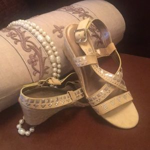 Vaneli pale lime wedge sandal - 8M